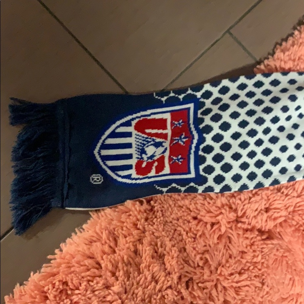 Scarf - Picture 4 of 5